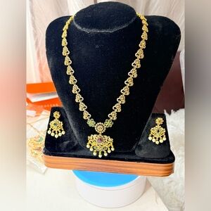 Elegant Gold and Green Necklace Set